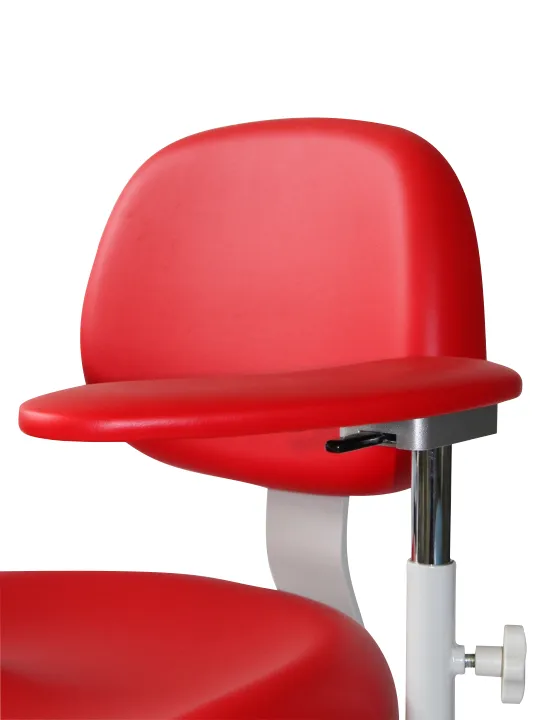 Стул стоматолога Дарта 1900, исполнение для врача с подлокотниками и с фиксацией, красный
