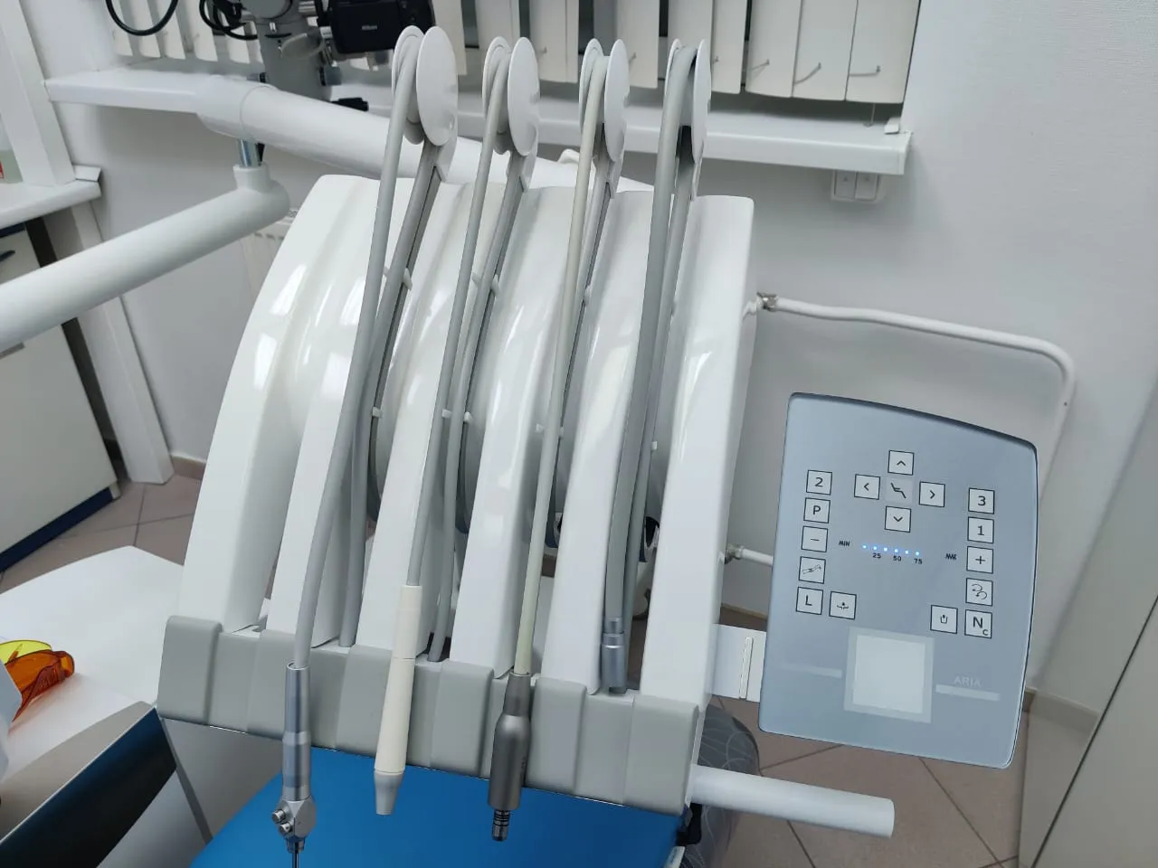 Б/у стоматологическая установка Neomed Aria SE
