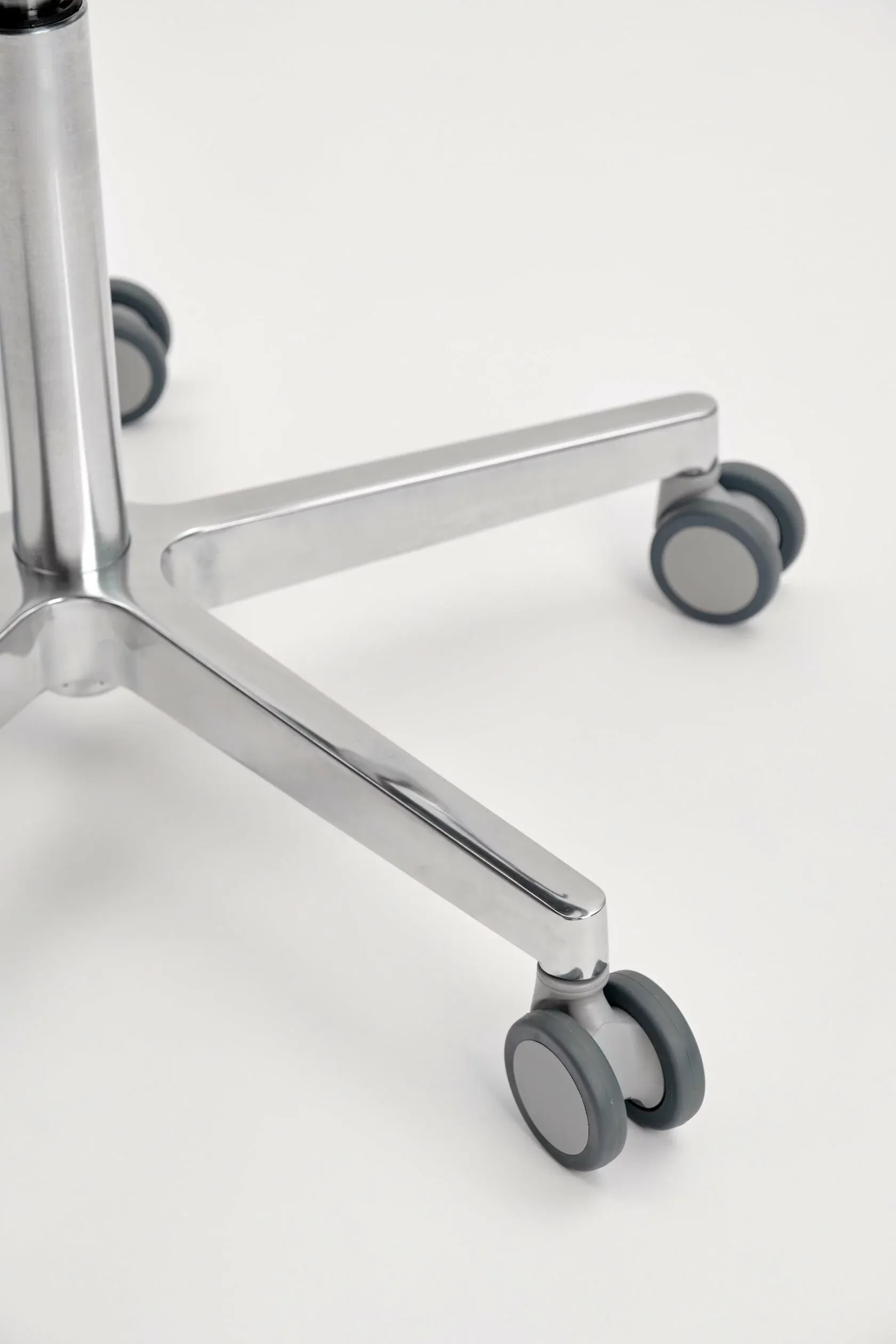 Стул-седло с абдоминальным упором