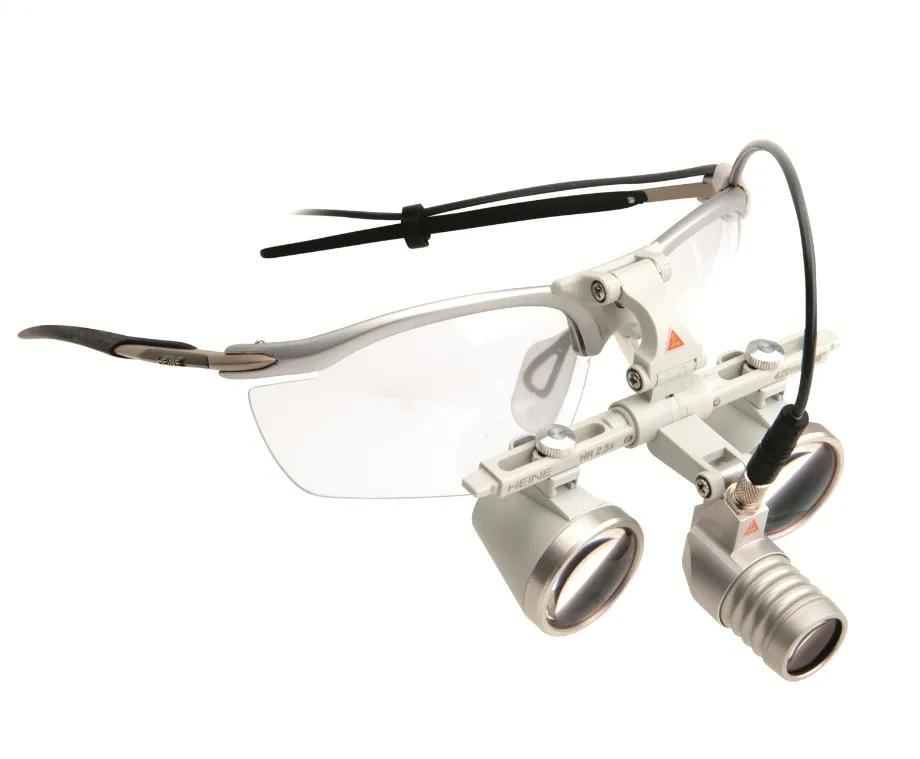 Бинокулярная лупа Heine HR 2,5х на очковой оправе S-Frame с осветителем LoupeLight