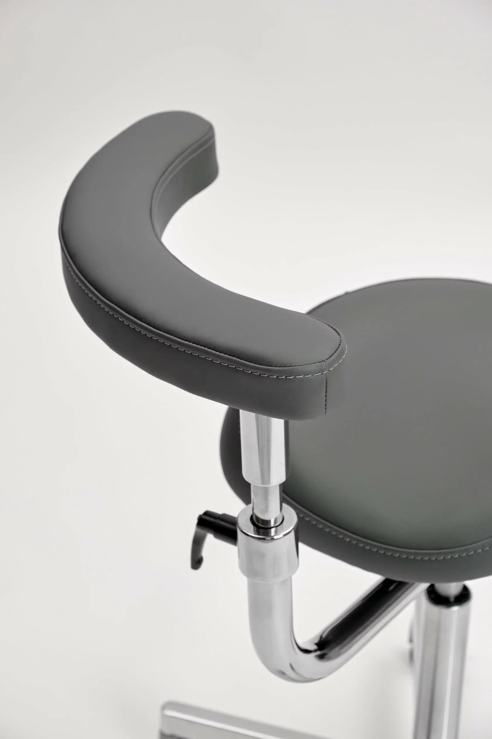 Стул-седло с абдоминальным упором