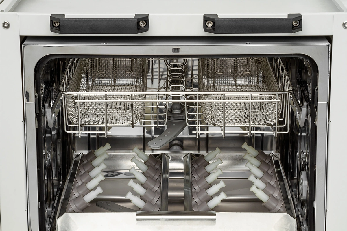 Моюще-дезинфицирующая машина LINDAR